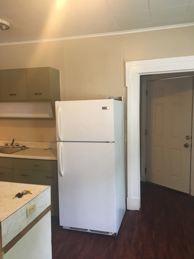 Foto principal - 323 Pleasant St