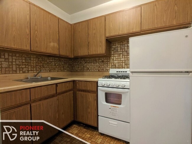 Foto del edificio - 739 W Belmont Ave