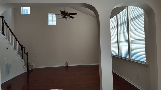 Building Photo - 1113 Garden Square Ln