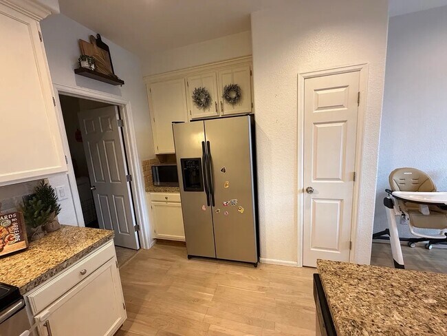 Foto del edificio - 9804 Grove St