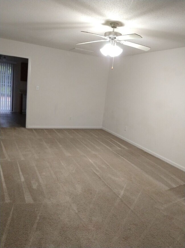 Building Photo - 109 E Coopers Ct