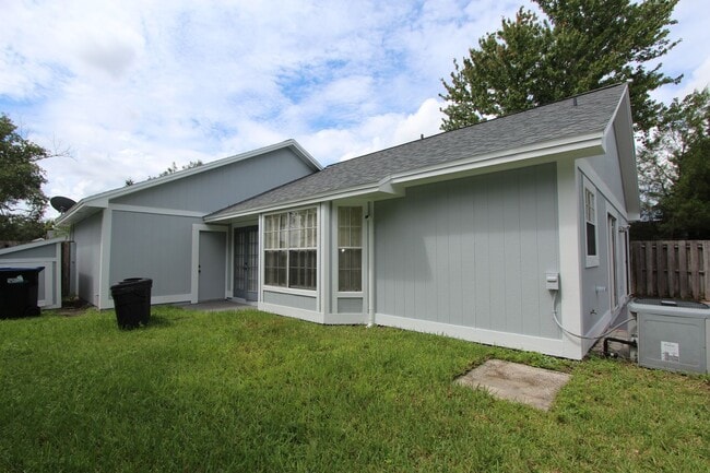 Foto del edificio - Beautiful 3/2 Home Located In Waterford La...