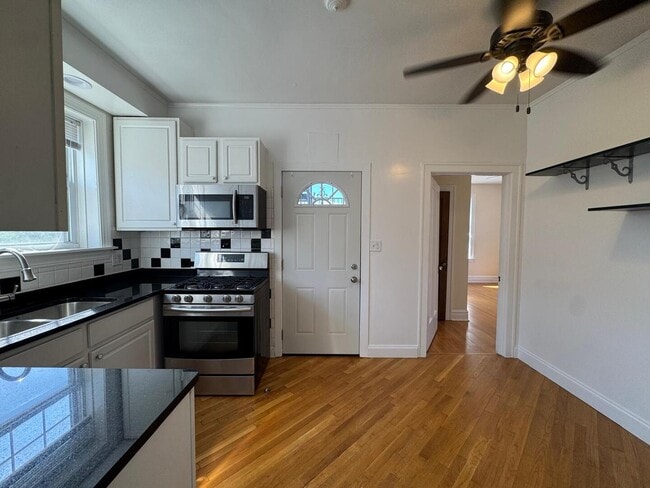 Building Photo - 4827 Elm St