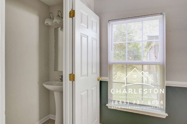 Building Photo - 222 Maypop Dr