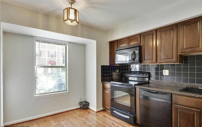 Foto del edificio - 6074 Heatherwood Dr