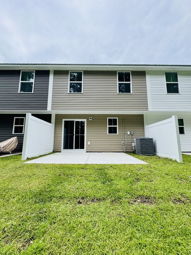Building Photo - 261 Christiana Ln