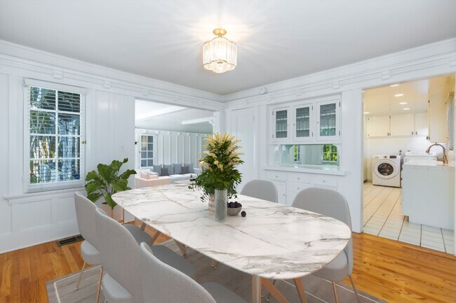 Dining room and wet bar - 1908 Hillcrest Rd