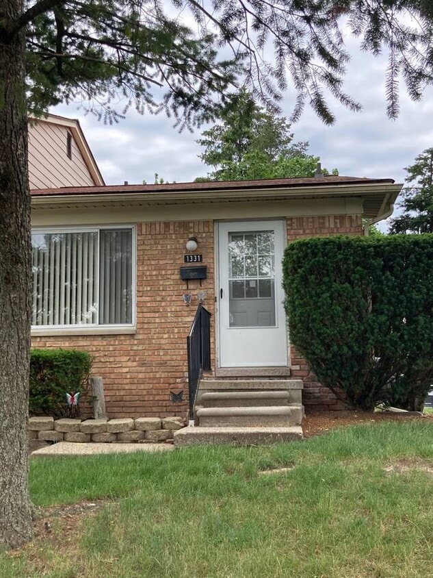 Primary Photo - 1331 Laurel Valley Dr