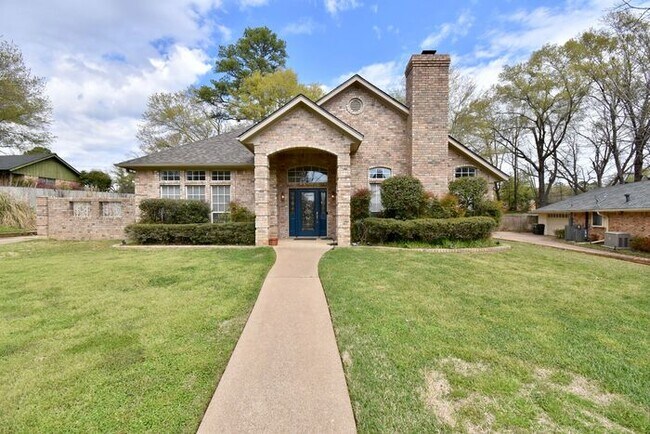Building Photo - Available Now! Stunning Home in the Heart ...