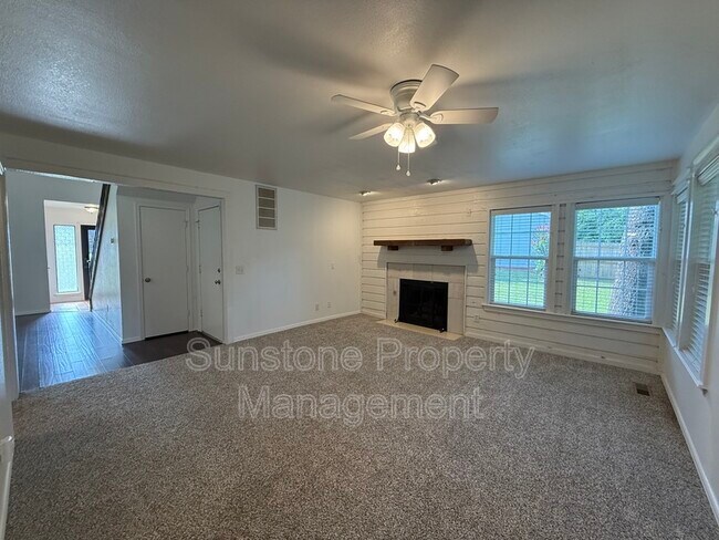 Foto del edificio - 5117 S Lions Ave