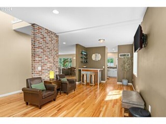 Foto del edificio - 4 Bedroom Beaverton Home with Large Fenced...