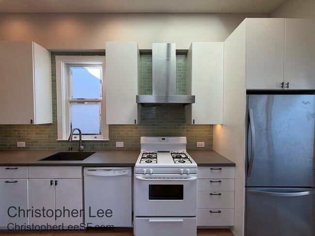 Foto del edificio - 1566 Newcomb Ave