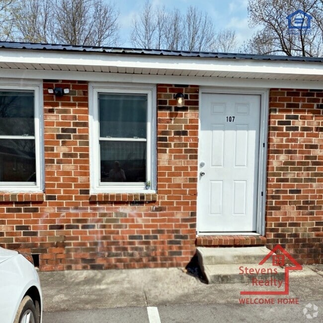Building Photo - 500 Skyline Dr