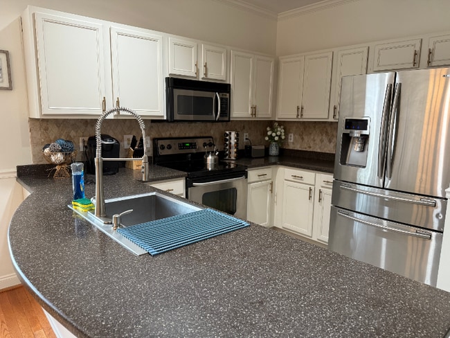 Building Photo - 324 Long Pointe Ln