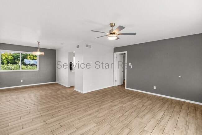 Foto del edificio - 7141 N 16th St