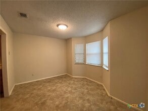Building Photo - 40 Royal Crest
