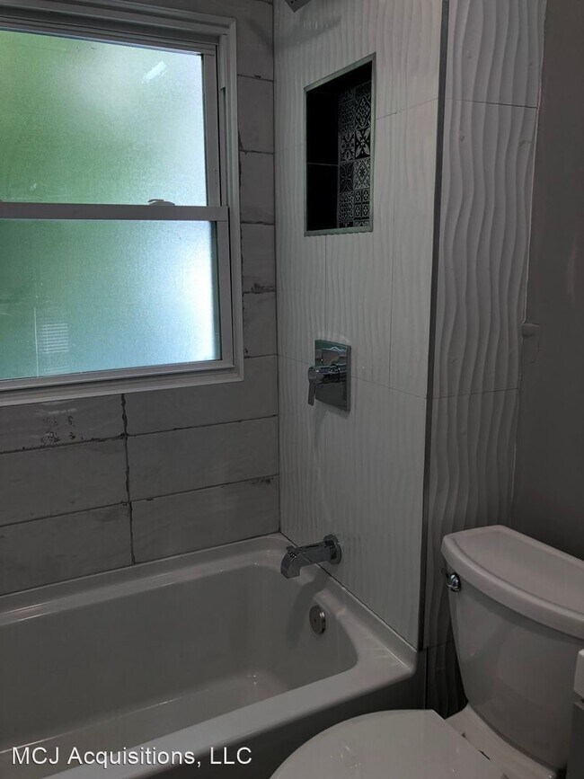 Foto del edificio - 5 br, 2 bath House - 87 Paige St
