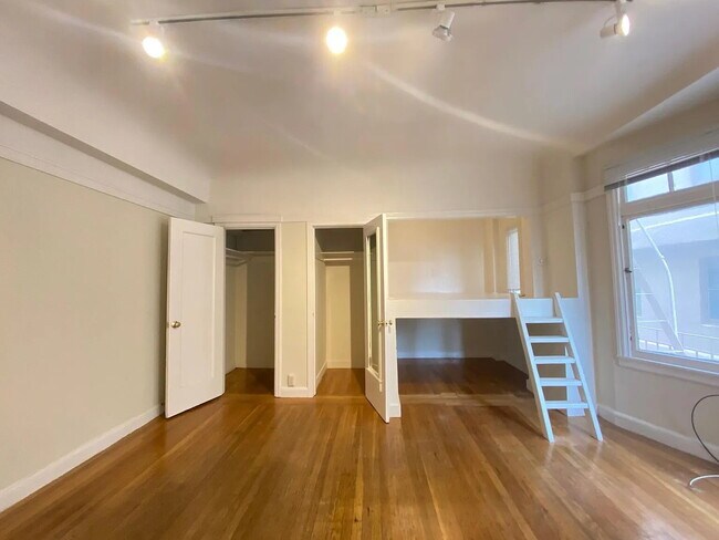 Foto del edificio - 1-Bedroom Gem in the Heart of San Francisco – Cozy 364 Sq Ft Haven!"