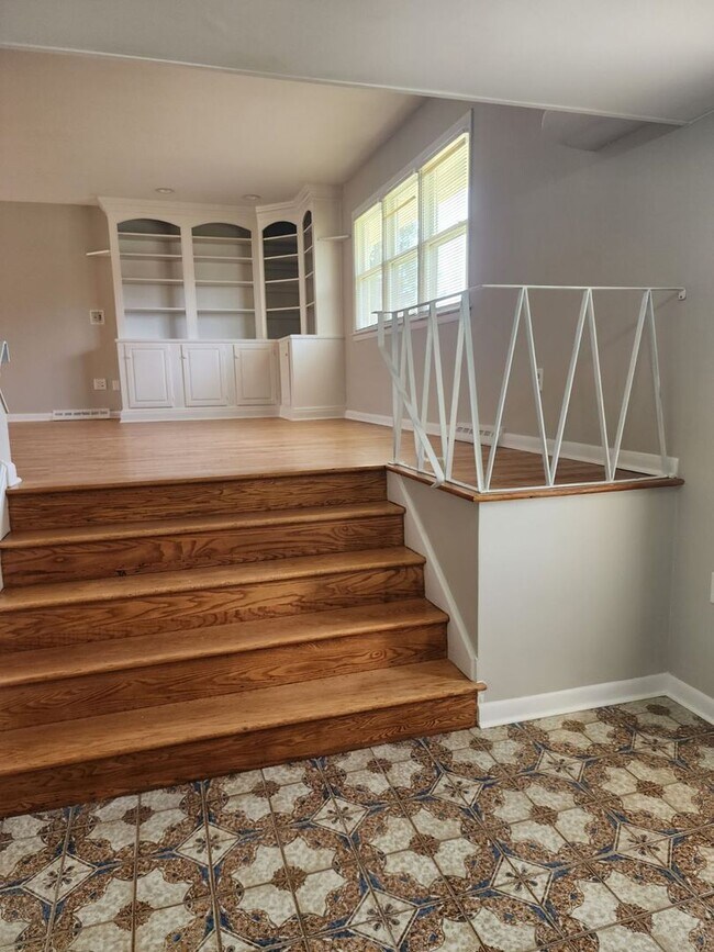 Building Photo - Welcome to Newark - newly renovated home w...