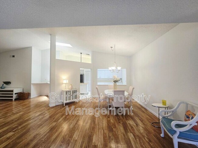 Foto del edificio - 5808 Garden Lakes Dr