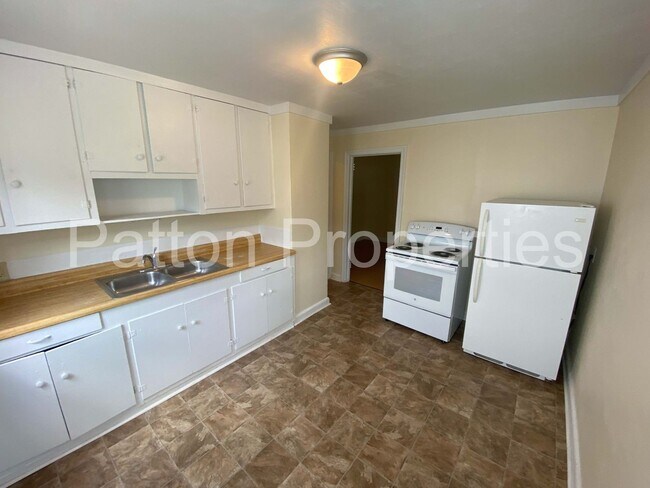 Building Photo - 104-106 Kilbourne Road - Inside CoC - R138...