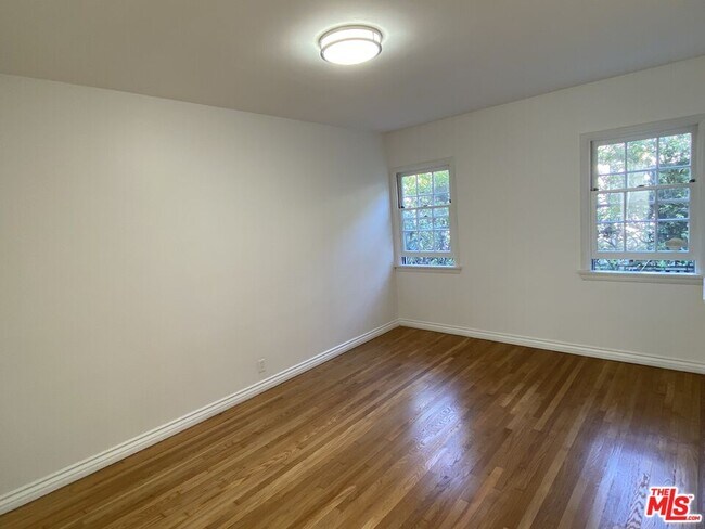 Foto del edificio - 10362 Ashton Ave