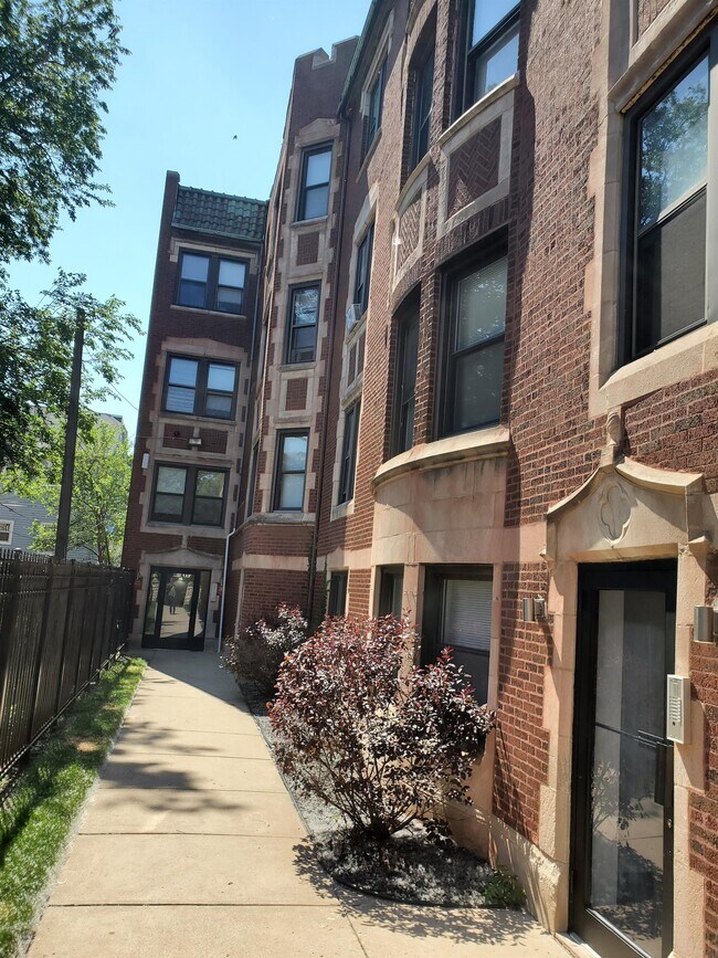 Building Photo - 7546 S Saginaw Ave
