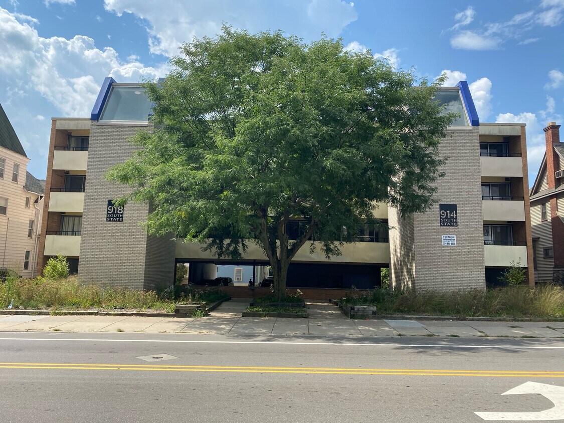 Foto principal - 914 S State St