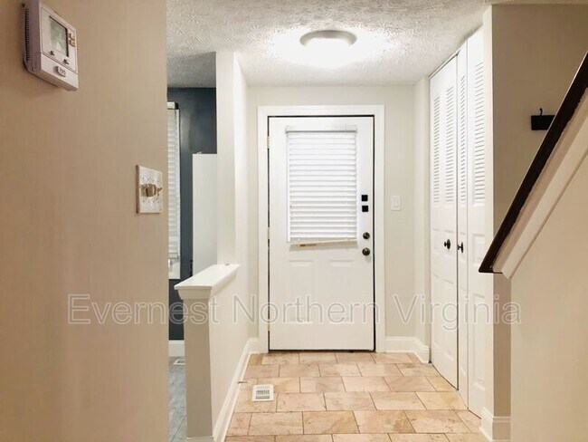 Foto del edificio - 1636 Devil Ln