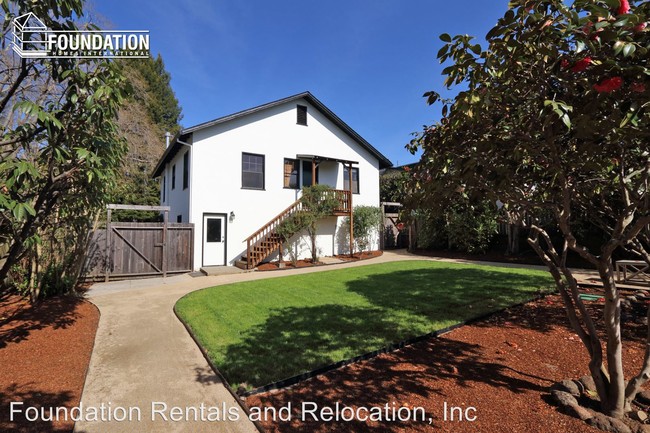Building Photo - 18 Amicita Ave