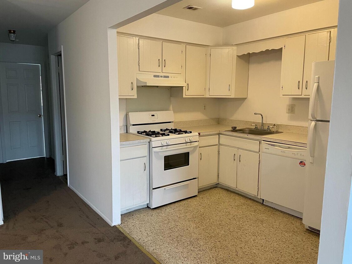 Foto principal - 8021 Moro St