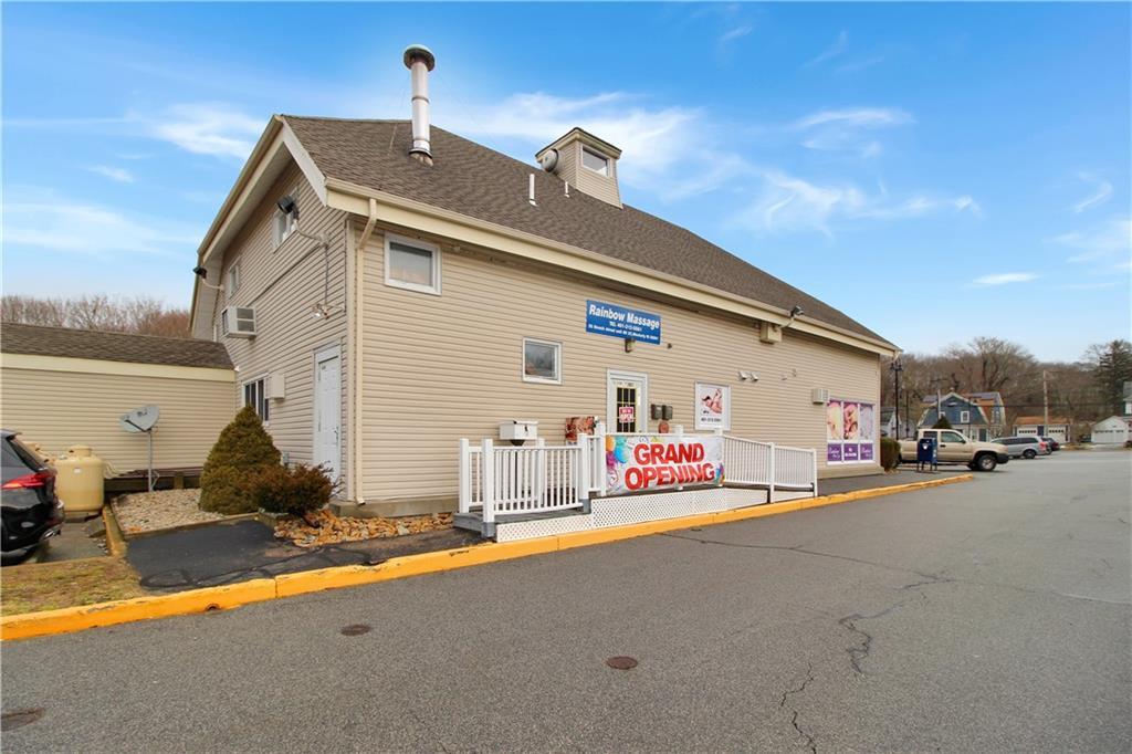 55 Beach St Unit 8, Westerly, RI 02891 Room for Rent in Westerly, RI