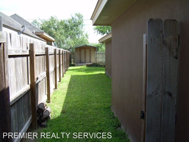 Foto del edificio - 3 br, 2 bath House - 1011 REGAL DRIVE