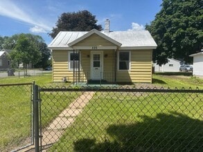 Building Photo - 826 7th St S