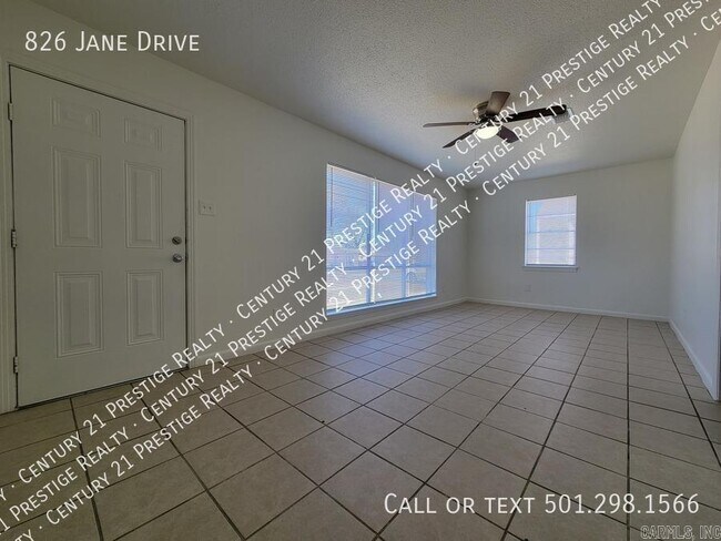 Foto del edificio - 826 Jane Dr