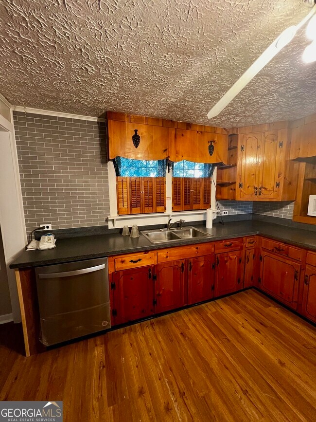 Building Photo - 2251 Rebie Rd