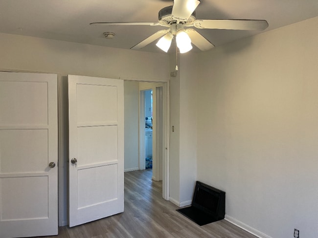 Foto del edificio - 1301 N Buena Vista St