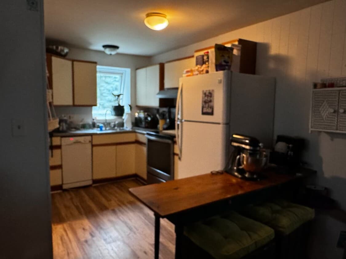 Primary Photo - 32 Winston Ave