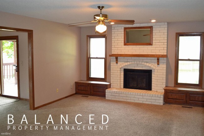 Building Photo - 6233 SW 38th Pl