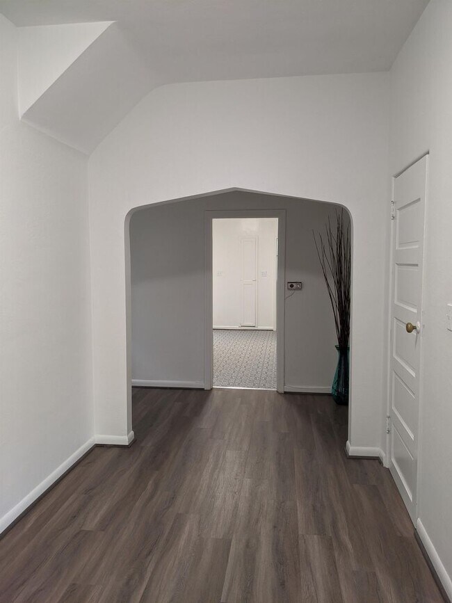 Foto del edificio - 620 12th Avenue East - A