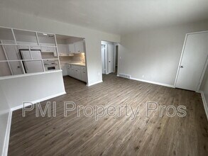 Building Photo - 7701 W Hampton Ave
