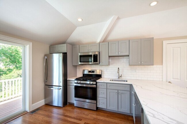 Building Photo - 355 Hatherly Rd