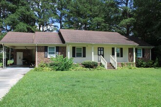 Building Photo - 2218 Arbor Rd N