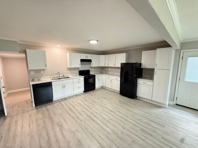Building Photo - 3 Bed 1 Bath Springfield, MO