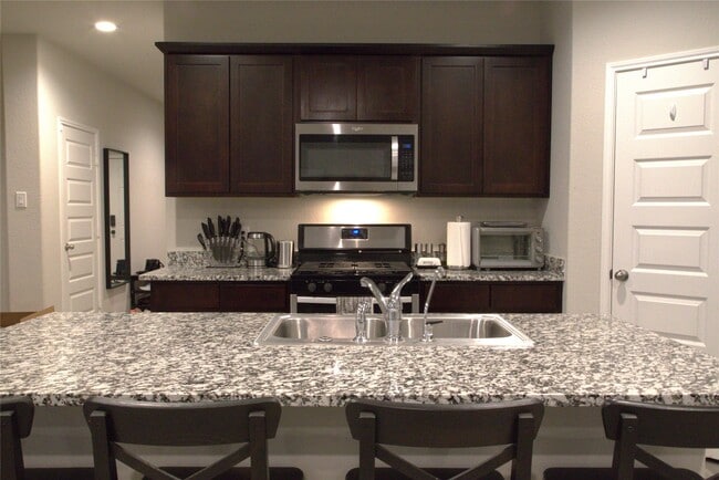 Foto del edificio - 1719 Chase Anchor Ct