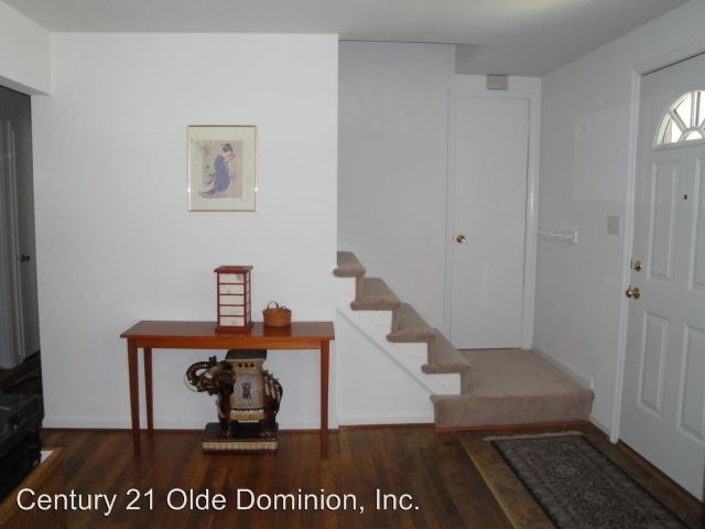 Building Photo - 8209 Springfield Village Dr