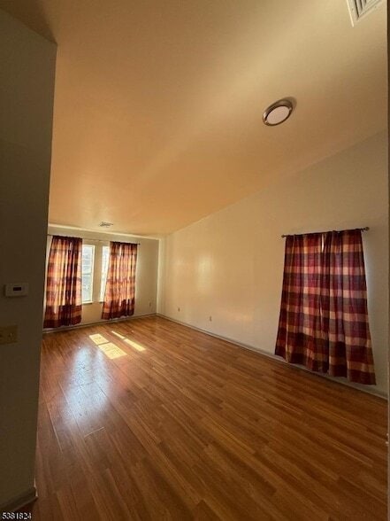 Foto del edificio - 501-503 Morris Avenue Unit
