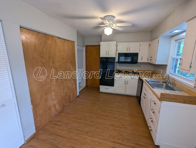 Building Photo - Charming 3 Bedroom Brick Ranch in Vermilion
