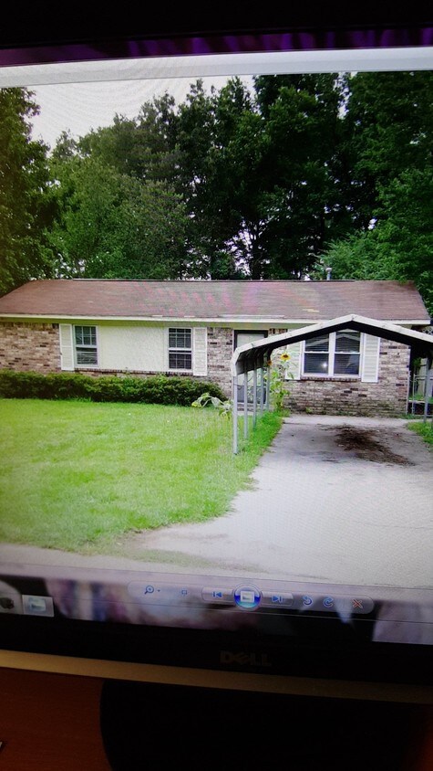 Primary Photo - 113 Bee St