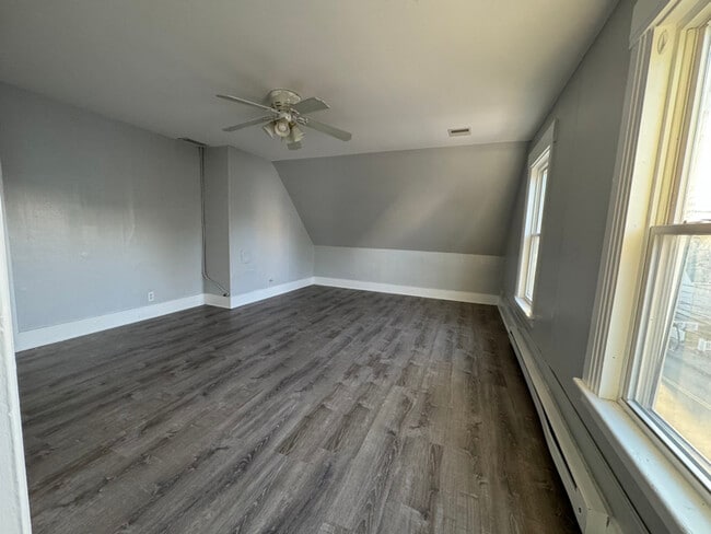 Building Photo - 281-283 Bridge St